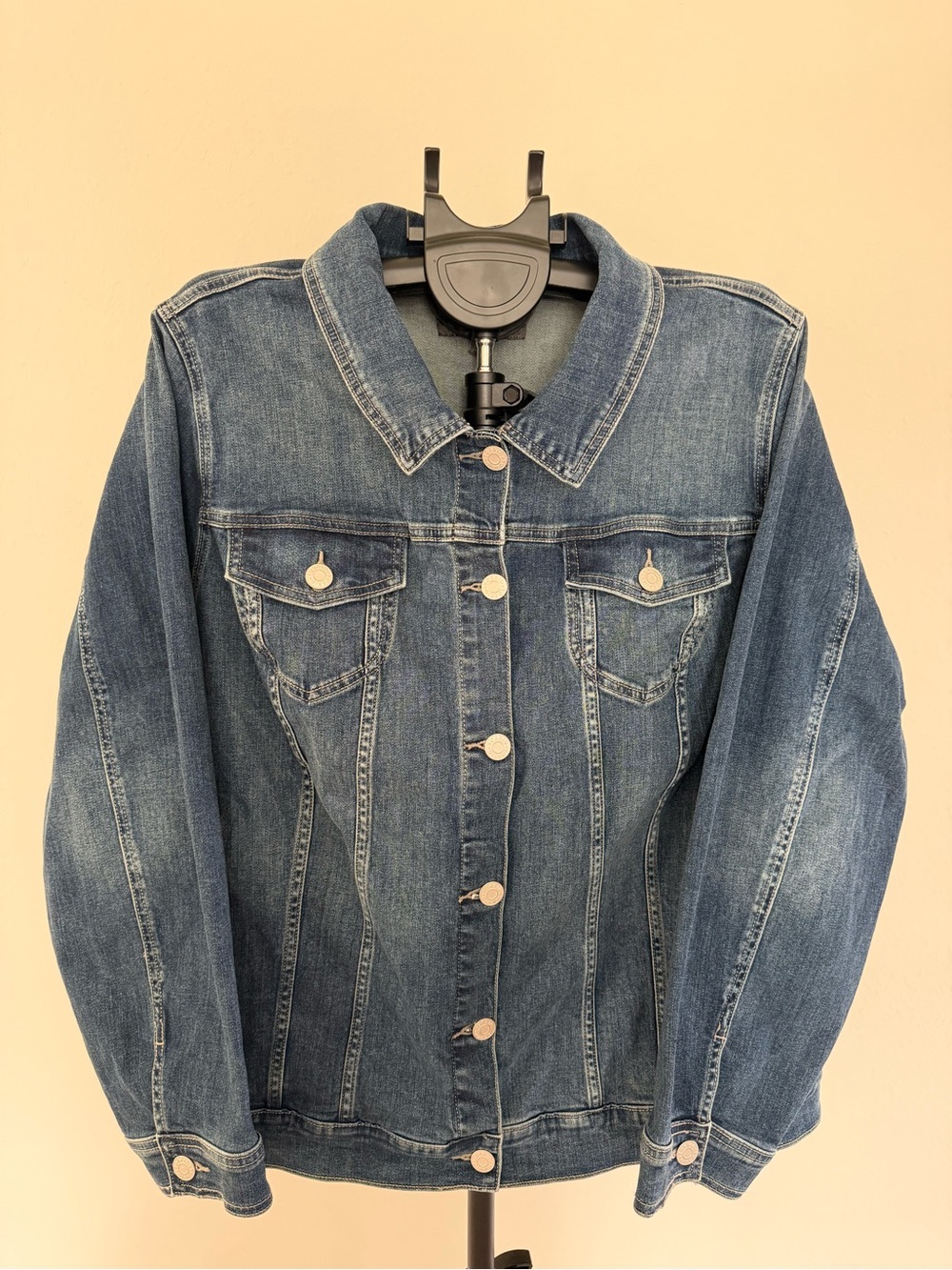 Torrid Denim Trucker Style Women’s Jean Jacket Size 5 (5X)